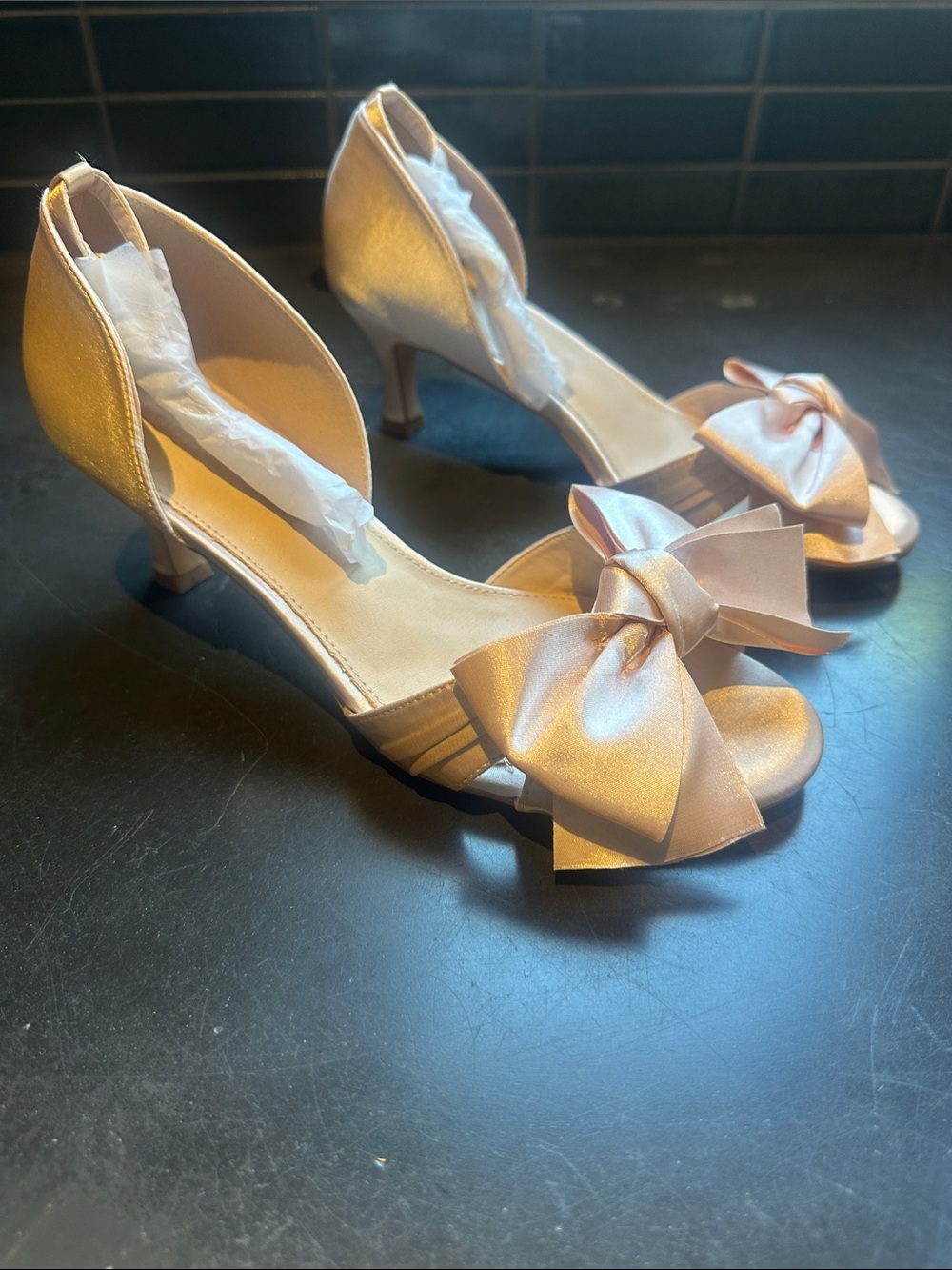 Elegant Bow Open-Toe Heels in Champagne